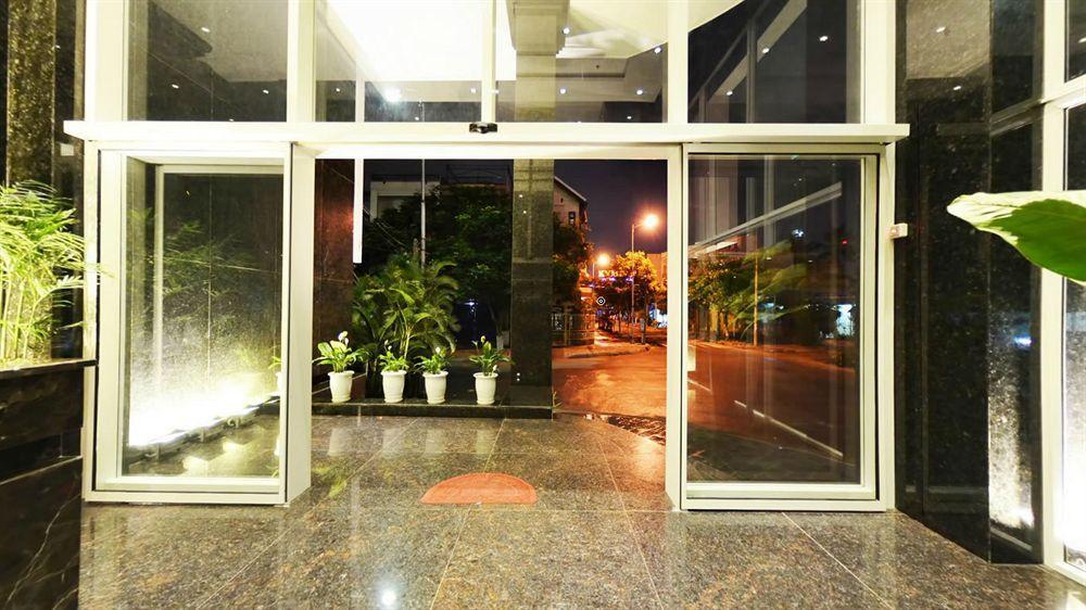 D&C Hotel Дананг Экстерьер фото