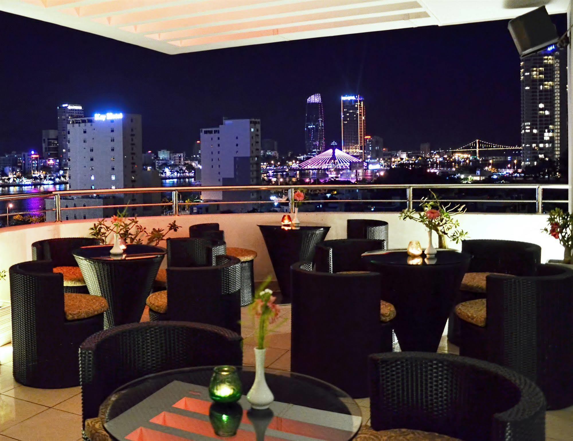 D&C Hotel Дананг Экстерьер фото