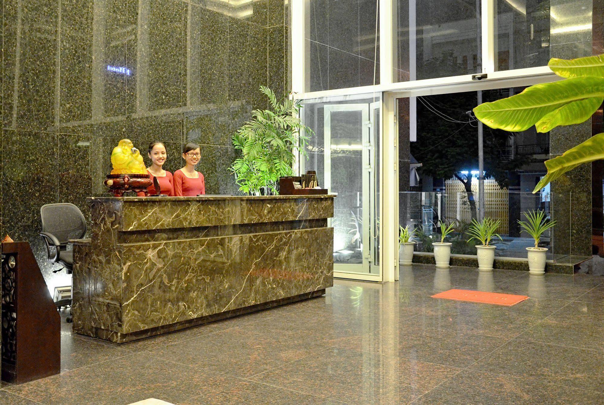 D&C Hotel Дананг Экстерьер фото