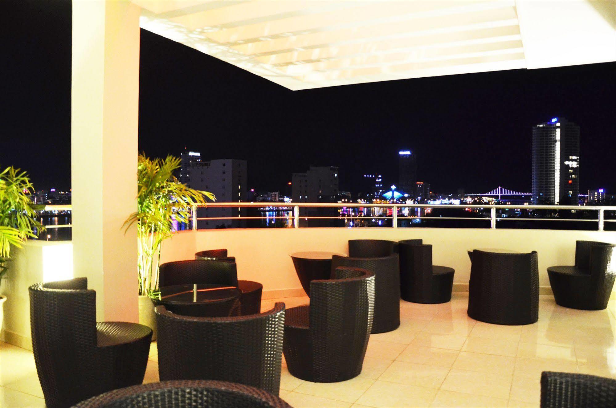 D&C Hotel Дананг Экстерьер фото