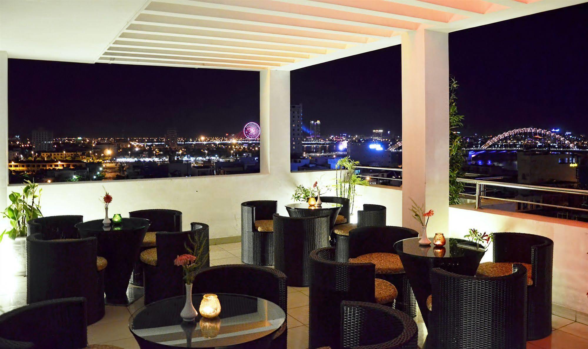 D&C Hotel Дананг Экстерьер фото